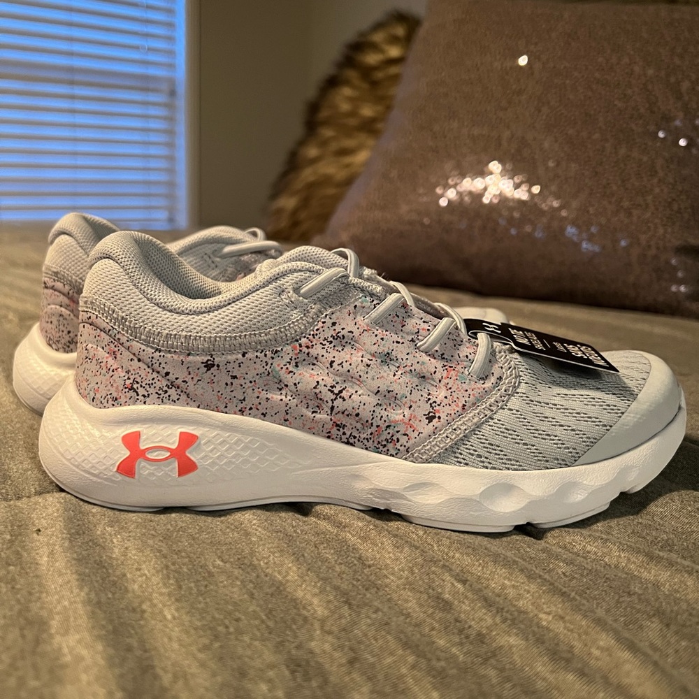 Girls size 2Y under armour shoes